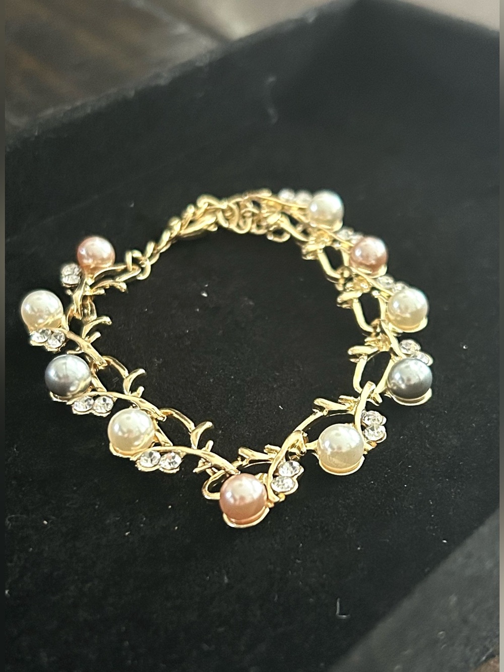 Zinc Alloy 
Pearl Rhinestone leaf